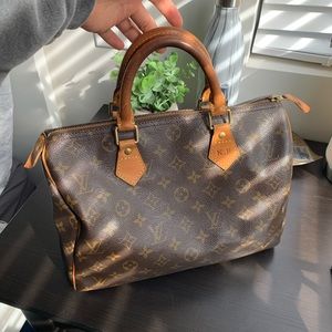 Authentic Louis Vuitton Speedy 25 w/ lock & key